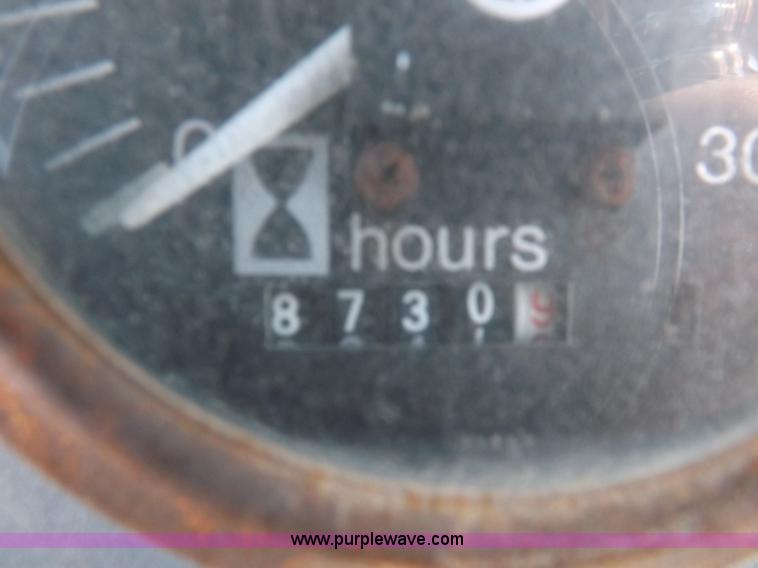 image for item H9021 1976 Allis Chalmers 7040 tractor