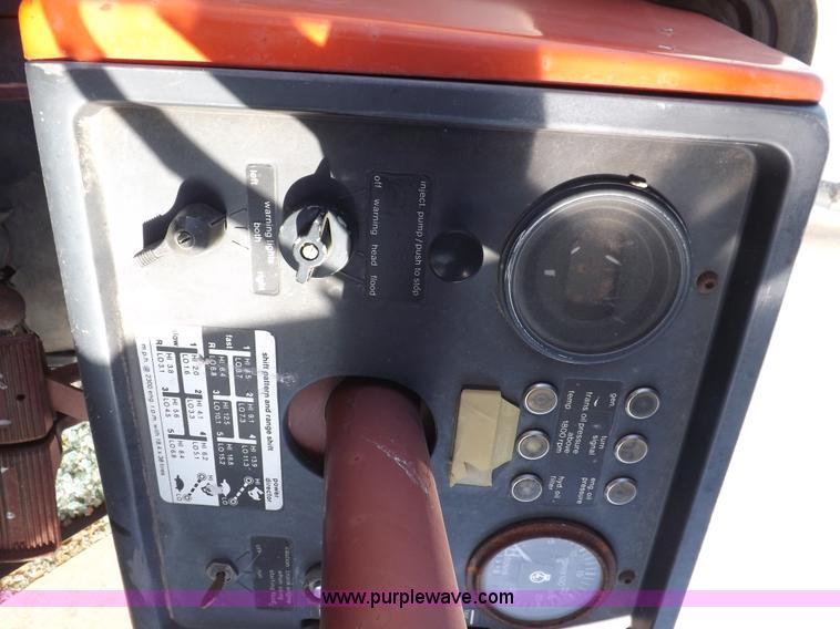 image for item H9021 1976 Allis Chalmers 7040 tractor