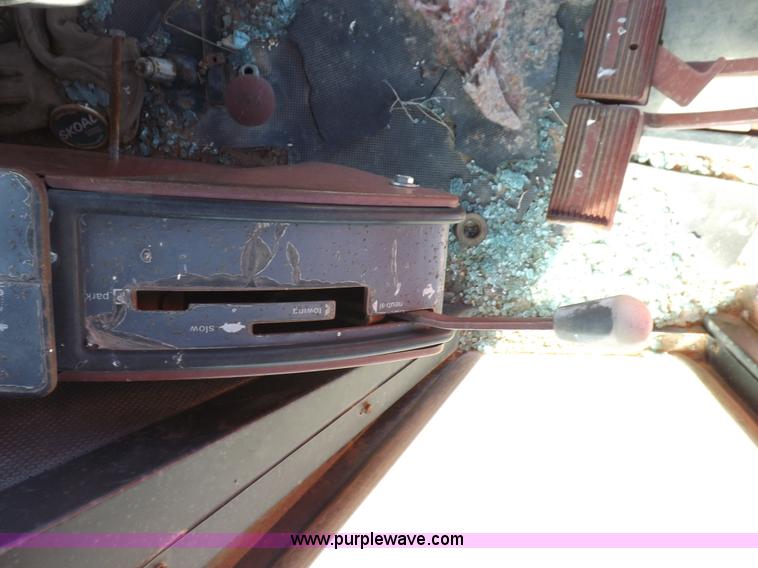 image for item H9021 1976 Allis Chalmers 7040 tractor