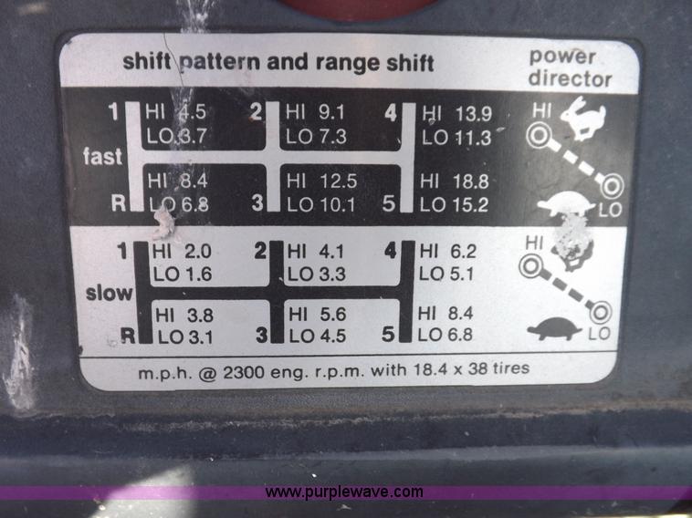 image for item H9021 1976 Allis Chalmers 7040 tractor