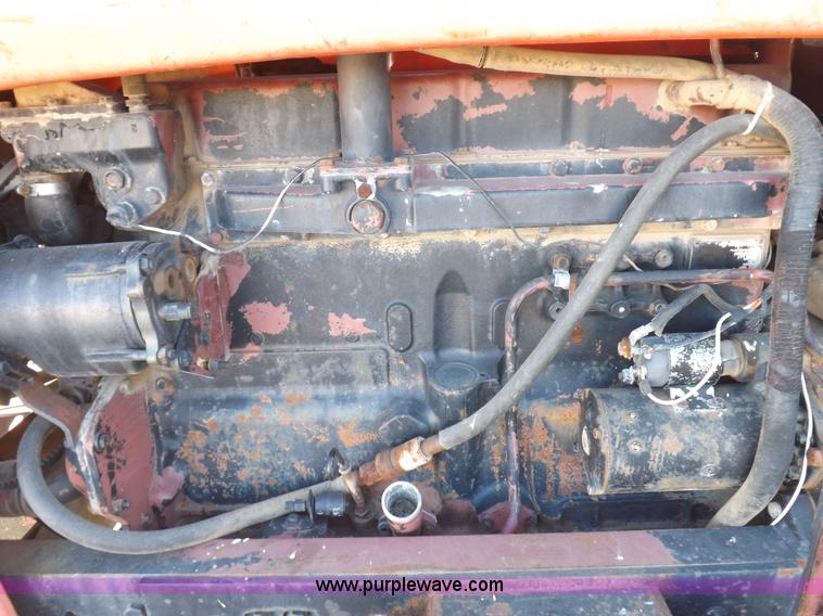 image for item H9021 1976 Allis Chalmers 7040 tractor