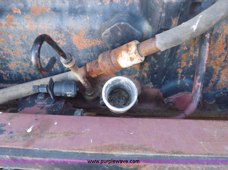 image for item H9021 1976 Allis Chalmers 7040 tractor