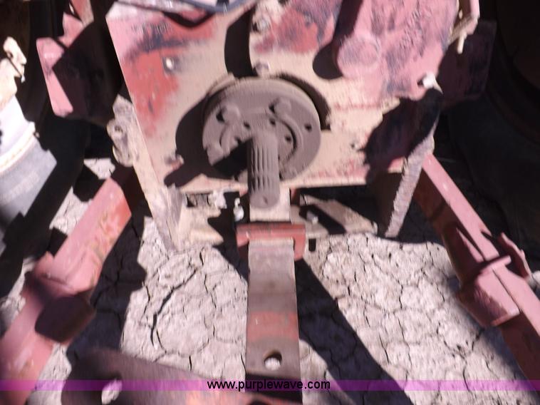 image for item H9021 1976 Allis Chalmers 7040 tractor