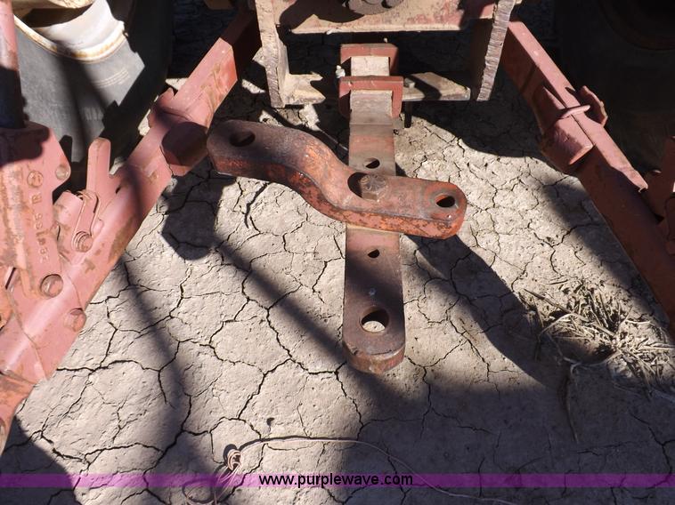 image for item H9021 1976 Allis Chalmers 7040 tractor