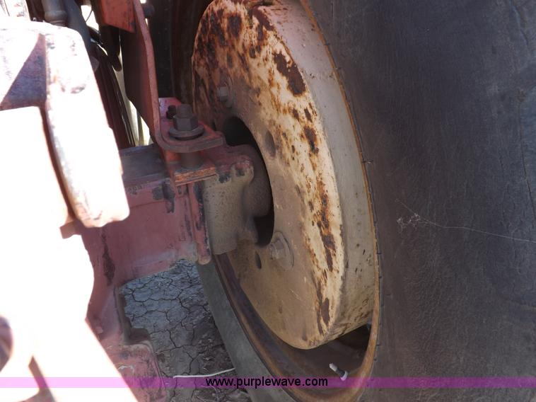 image for item H9021 1976 Allis Chalmers 7040 tractor