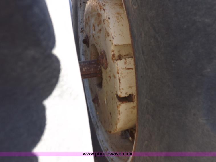 image for item H9021 1976 Allis Chalmers 7040 tractor