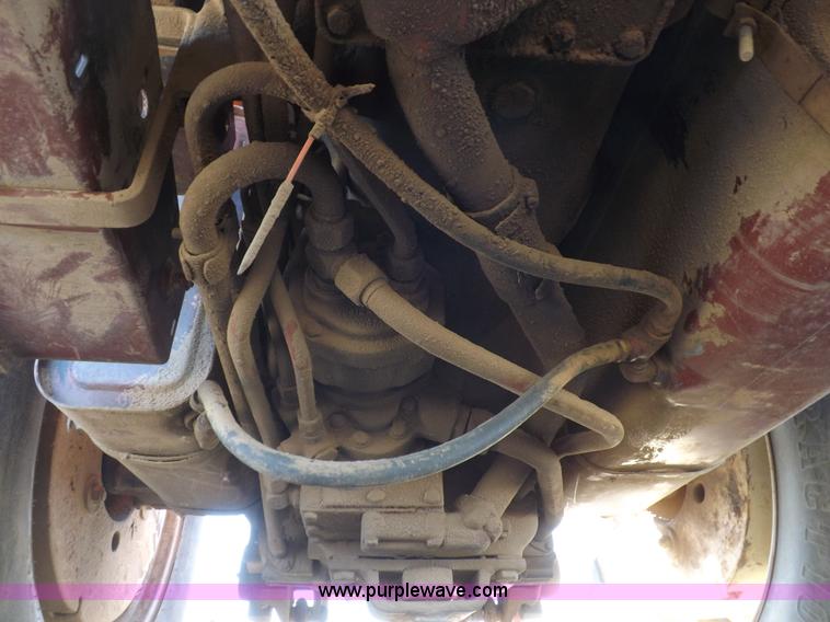 image for item H9021 1976 Allis Chalmers 7040 tractor