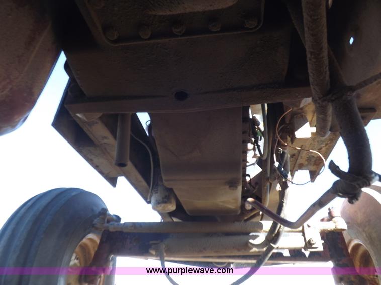 image for item H9021 1976 Allis Chalmers 7040 tractor