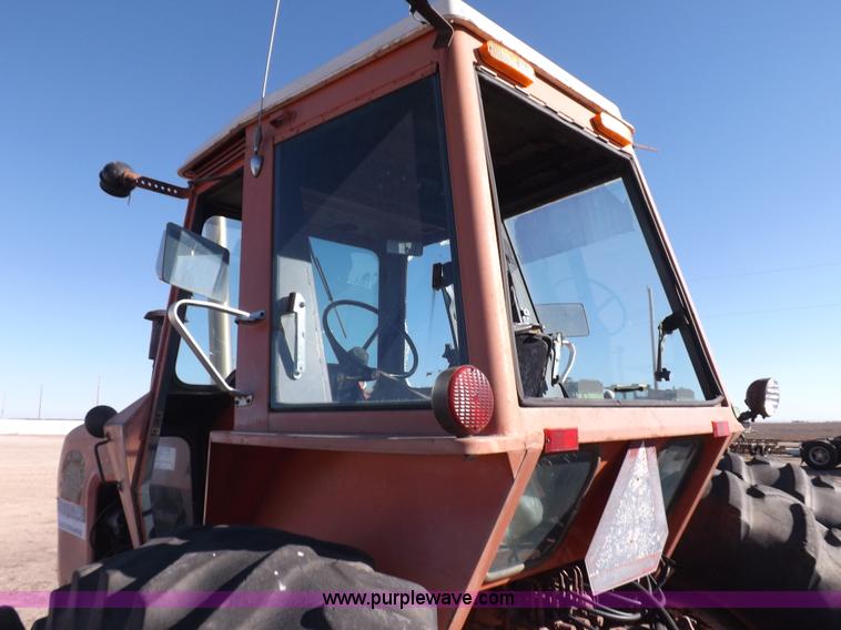 image for item H9021 1976 Allis Chalmers 7040 tractor