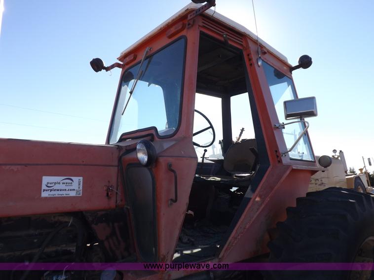 image for item H9021 1976 Allis Chalmers 7040 tractor