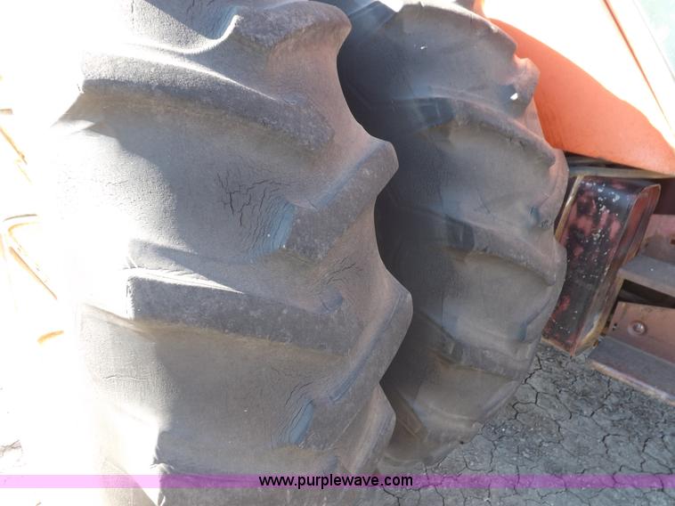 image for item H9021 1976 Allis Chalmers 7040 tractor