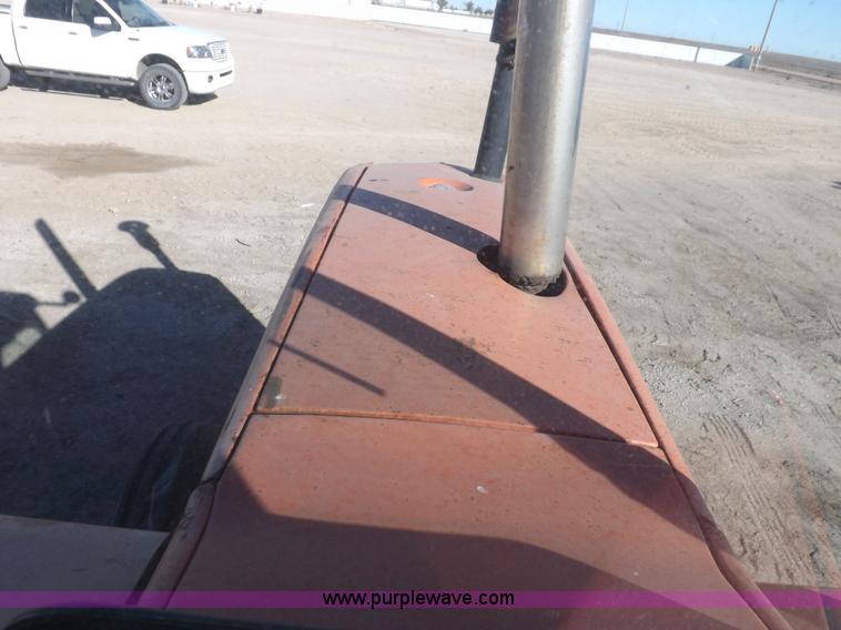 image for item H9021 1976 Allis Chalmers 7040 tractor