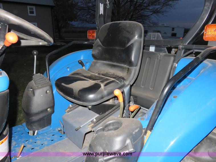 image for item I5921 2001 New Holland TC35 MFWD tractor
