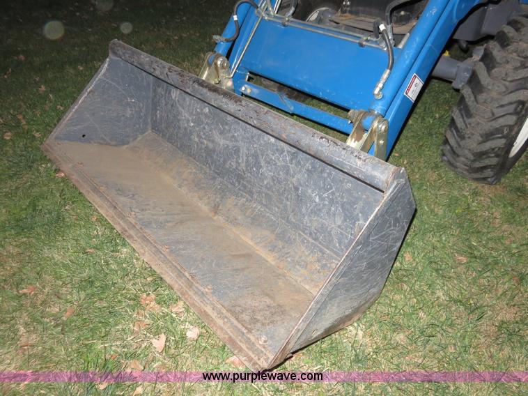 image for item I5921 2001 New Holland TC35 MFWD tractor