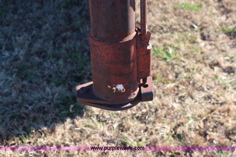 image for item I5992 1988 Donahue double axle hydraulic dump trailer