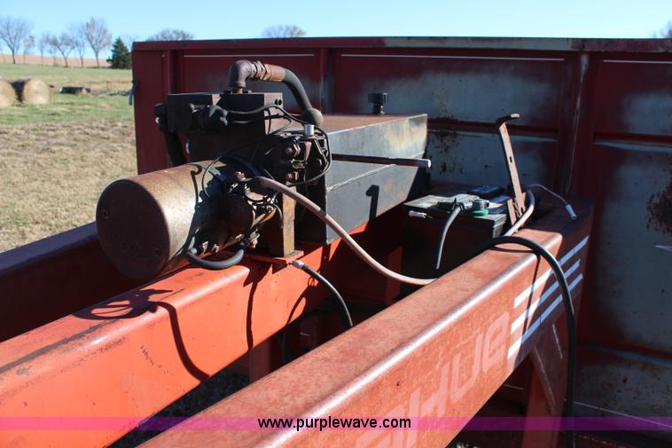 image for item I5992 1988 Donahue double axle hydraulic dump trailer
