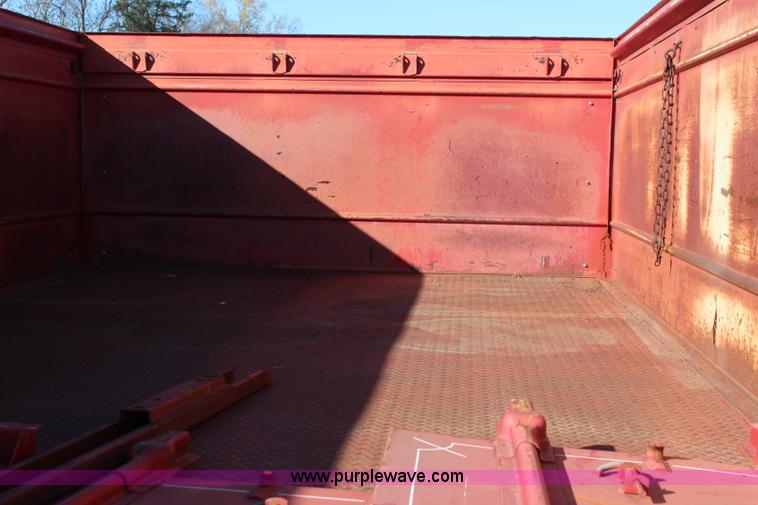 image for item I5992 1988 Donahue double axle hydraulic dump trailer