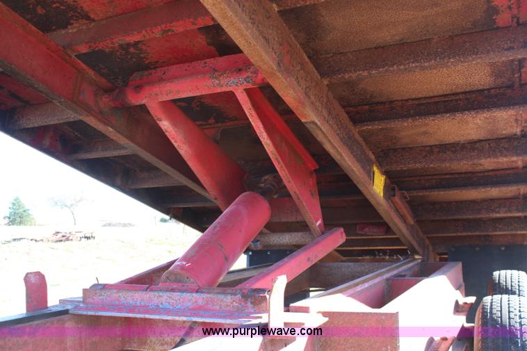 image for item I5992 1988 Donahue double axle hydraulic dump trailer