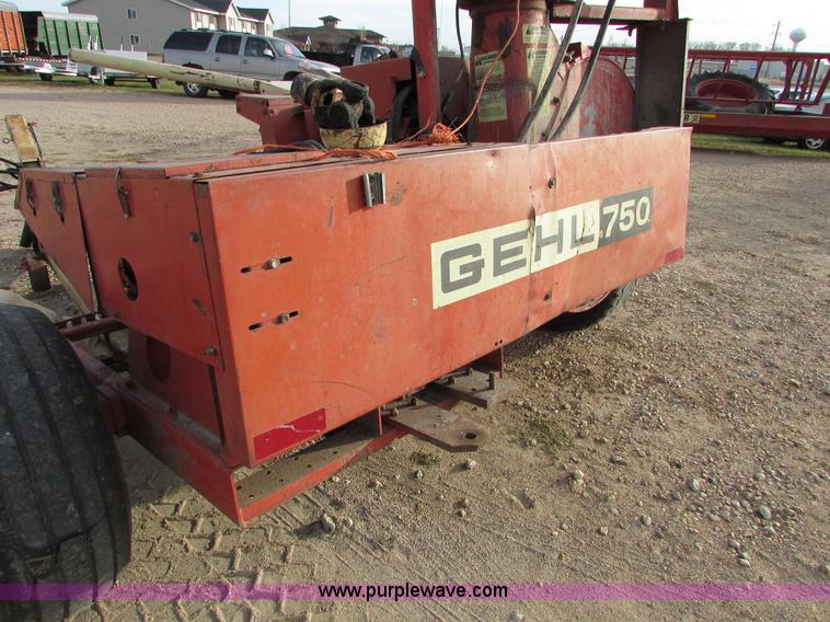 image for item I6005 Gehl C13 two row corn chopper