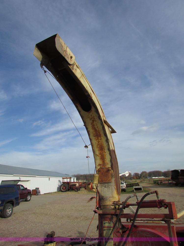 image for item I6005 Gehl C13 two row corn chopper