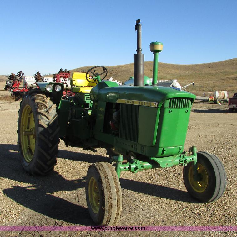 image for item I6727 John Deere 3010 tractor