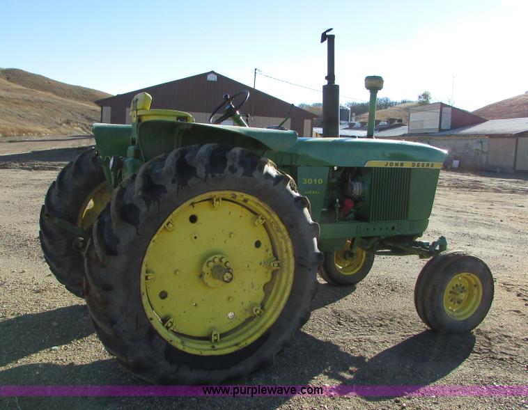 image for item I6727 John Deere 3010 tractor