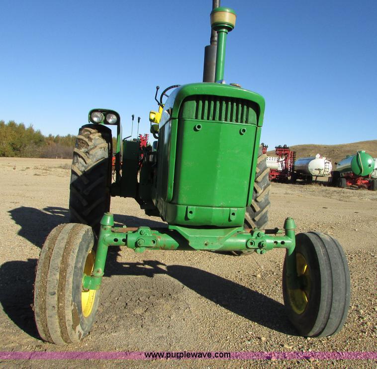 image for item I6727 John Deere 3010 tractor