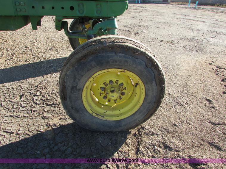 image for item I6727 John Deere 3010 tractor