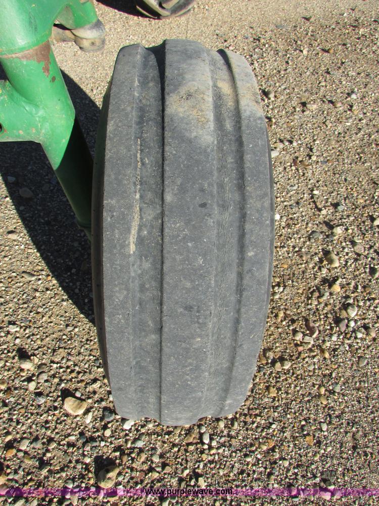 image for item I6727 John Deere 3010 tractor