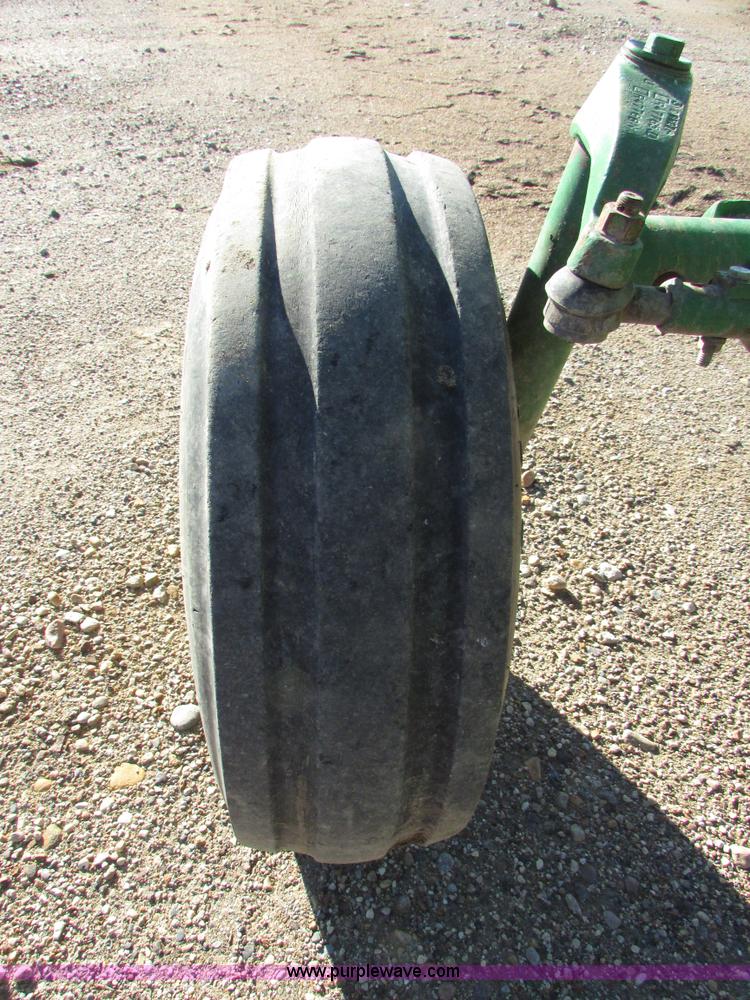 image for item I6727 John Deere 3010 tractor