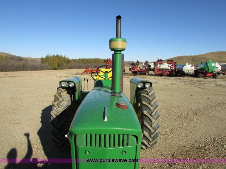 image for item I6727 John Deere 3010 tractor