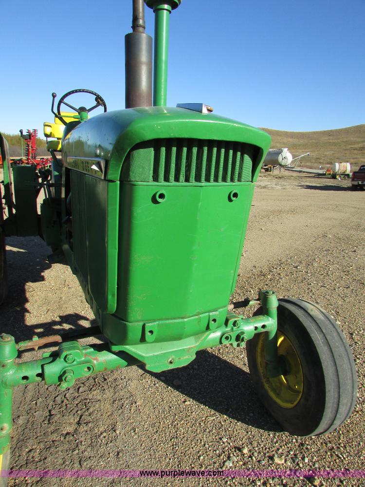 image for item I6727 John Deere 3010 tractor