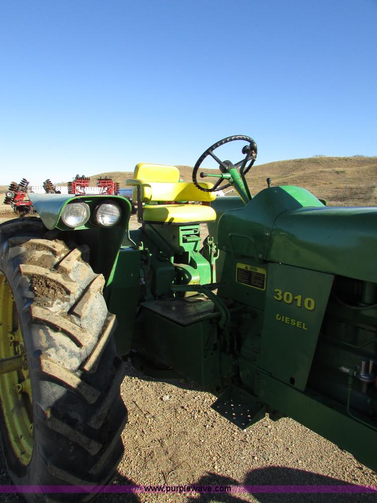 image for item I6727 John Deere 3010 tractor