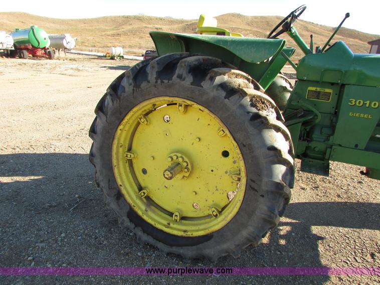 image for item I6727 John Deere 3010 tractor