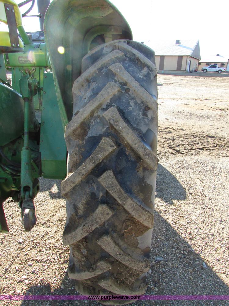 image for item I6727 John Deere 3010 tractor