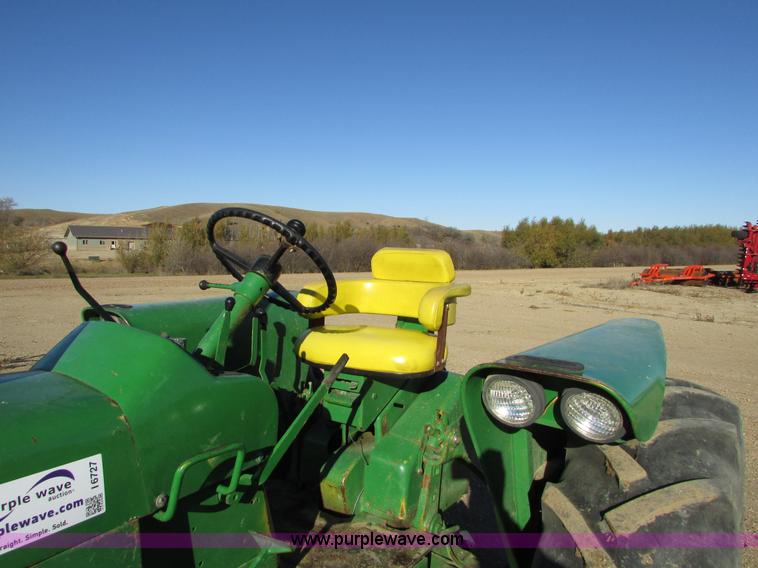 image for item I6727 John Deere 3010 tractor