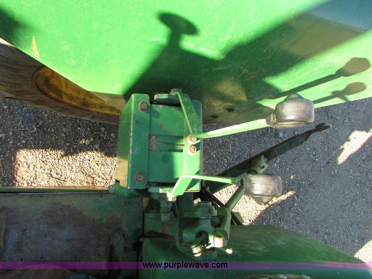 image for item I6727 John Deere 3010 tractor