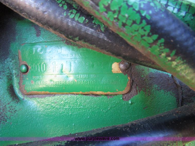 image for item I6727 John Deere 3010 tractor