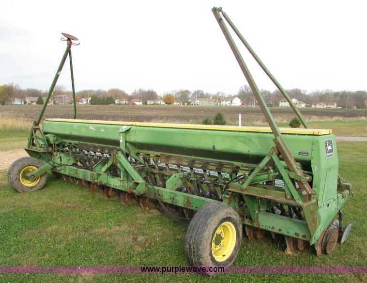 image for item I6740 John Deere 520 grain drill