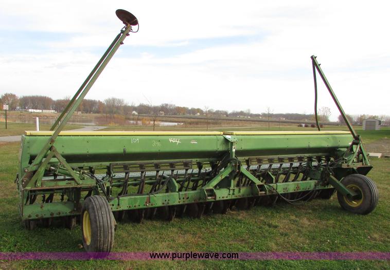 image for item I6740 John Deere 520 grain drill