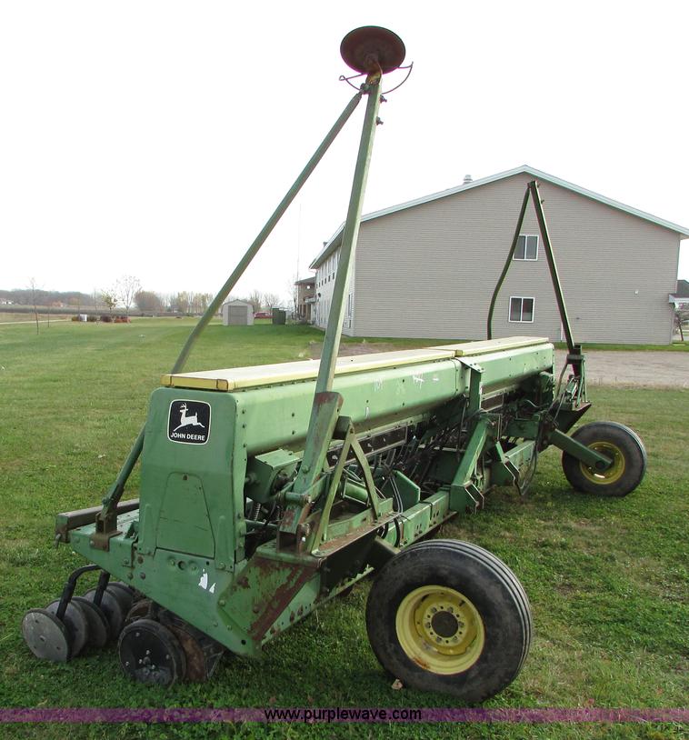 image for item I6740 John Deere 520 grain drill