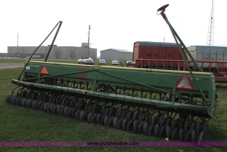 image for item I6740 John Deere 520 grain drill