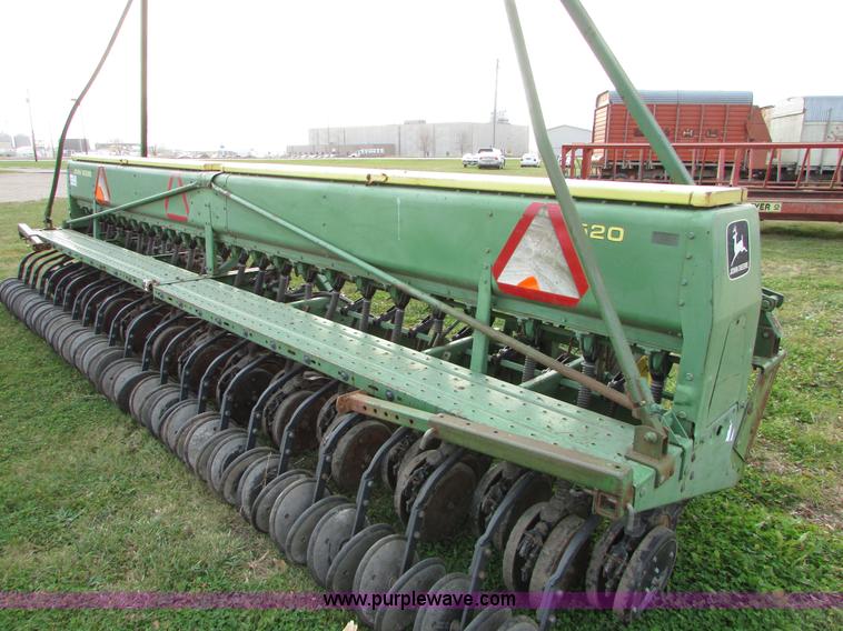 image for item I6740 John Deere 520 grain drill