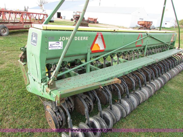 image for item I6740 John Deere 520 grain drill
