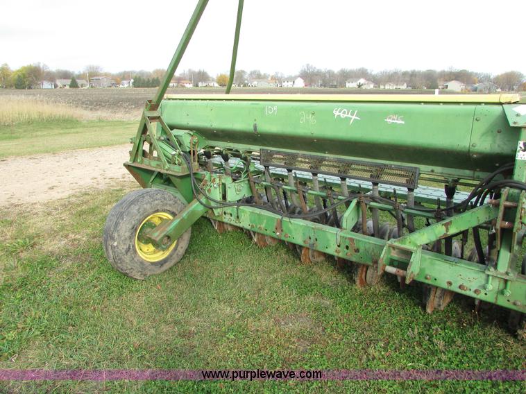 image for item I6740 John Deere 520 grain drill