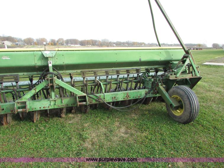 image for item I6740 John Deere 520 grain drill