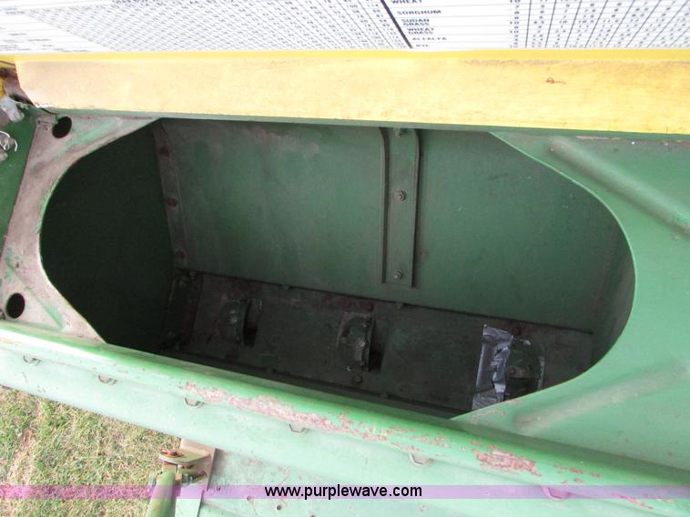 image for item I6740 John Deere 520 grain drill