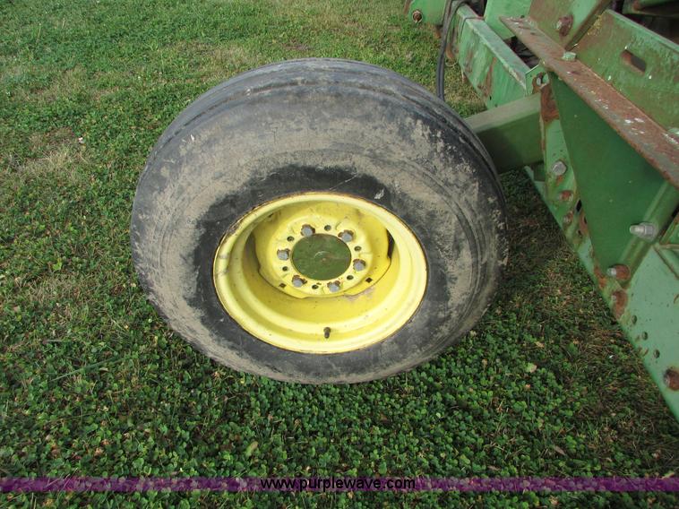 image for item I6740 John Deere 520 grain drill