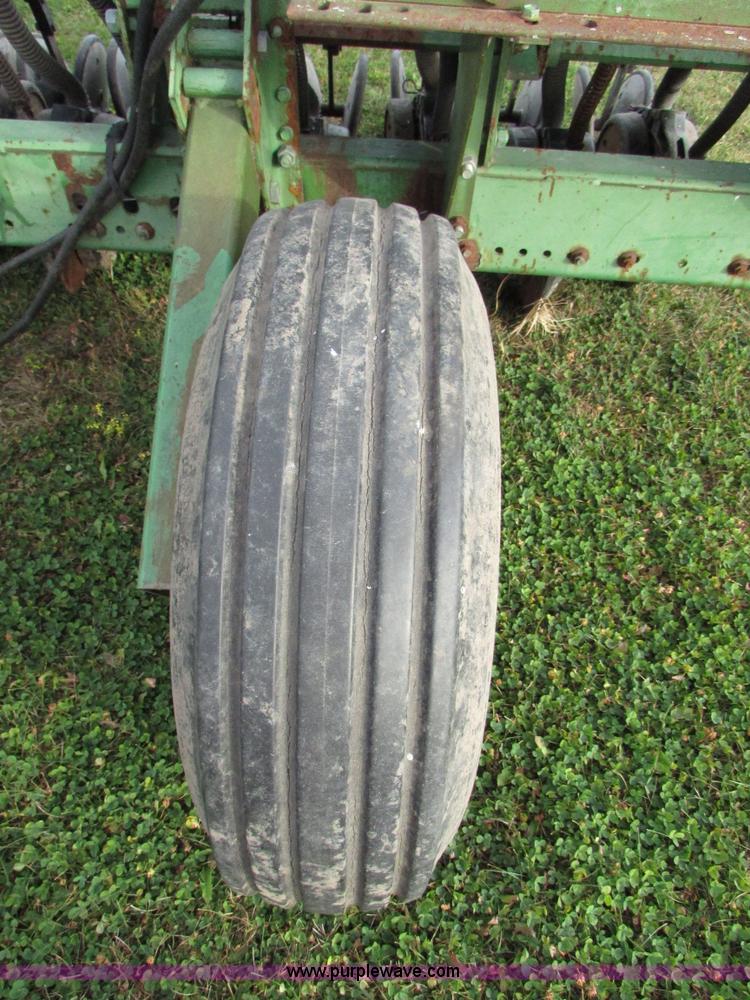 image for item I6740 John Deere 520 grain drill