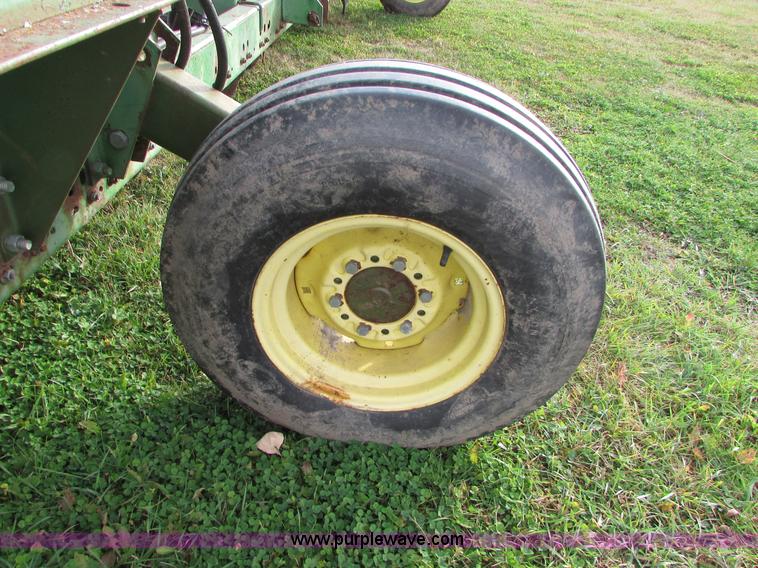 image for item I6740 John Deere 520 grain drill